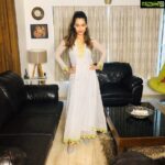Payal Rohatgi Instagram - Rhea के WhatsApp chats CBI द्वारा retrieve किए गए हैं जहां उसका २ से अधिक drug dealers के साथ सम्पर्क था। वो उनसे drugs मँगवाती थी और उसे chai या coffee में सुशांत को डालकर देती थी। अब यह एक जुर्म है और यह करने पर Rhea को arrest कर सज़ा मिलनी चाहिए।उसका साथ Kwan agency की एक manager #JayaSahu देती थी क्यूँकि उसका भी message public किया गया है।सुशांत के bank account से १५ crore ग़ायब होने की जो बात है वह यह करने से हुआ होगा क्यूँकि ६२ लाख Kwan को transfer किए गए थे और फिर Kwan ने २२ लाख Rhea के bank account में transfer किए थे। Rhea का crime बहुत बड़ा है क्यूँकि यह drugs देना उसने Europe trip से शुरू किया जहां वो अपने भाई के साथ गयी थी। उसने वो painting की झूठी कहानी बताई लोगों को गुमराह करने के लिए।साथ में depression की कहानी बेचनी भी शुरू की क्यूँकि सुशांत को prescription drugs और banned drugs दोनो देकर वो सारा दिन सुलाती थी और शायद forged दसतख्त करती थी। Shruti Modi ने खुद क़बूल किया था कि उसके cheques उसे Rhea देती थी और उसने ३ महीने से सुशांत को देखा तक नहीं था। इस मामले पर सख़्त करवाई होनी चाहिए क्यूँकि यह एक CRIME है। इसी वजह से सुशांत के पुराने staff को बदल दिया था क्यूँकि Sushi Miranda नामक WhatsApp है Rhea को जहां व्यक्ति STUFF खतम हो गया है ऐसा message करता है। सुशांत को नशा देकर मारा गया है यह साबित करता है यह WhatsApp Chat 🙏 Sandip Singh का Dubai angle check करना चाहिए परंतु वो सुशांत की बहनो के साथ दिखाई दिया गया और बहन उसे रोक सकती थी सारा काम नहीं करने से।परंतु उनकी मानसिक हालत भी ठीक नहीं होगी उस समय परंतु उस आधार पर Sandip को arrest करना ग़लत है। हाँ अगर उसका कोई Dubai connection निकलता है तो ज़रूर करो। Sandip Singh connected इन्सान है और Ankita भी उसी के साथ सुशांत के परिवार को condolences देने गयी थी। उसके बाद Ekta Kapoor के घर भी Sandip ही उसे लेकर गया। तो उस आधार पर तो सभी conspiracy में शामिल हो सकते हैं ??? Industry में सब सबसे connected है जिसका उदाहरण देखा कि ज़्यादातर बालीवुड वाले depression वाली कहानी बेच रहे हैं। परंतु Sandip के angle में उसका criminal कोई intention या उन्होंने कोई कार्य किया सुशांत के साथ वो check करना ज़रूरी है।#payalrohatgi