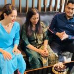 Payal Rohatgi Instagram - आज supreme court का फ़ैसला आया CBI inquiry करने के लिए सुशांत के निधन में जो सच को जानने की सही शुरुआत है। सभी लोगों को बधाई जिन्होंने इस मुहिम में परिवार का साथ दिया।आज माताजी का भी जन्मदिन भी मनाया🙏 बॉलीवुड का एक ख़ेमा चाहता था कि परिवार चुप रहे परंतु परिवार नहीं चुप रहना चाहता क्यूँकि उनके बेटे और भाई की मौत हुई है और उन्हें सच जानने का अधिकार है। बॉलीवुड का वो ख़ेमा जो हर महत्वपूर्ण मुद्दे पर चुप्पी सदता है क्यूँकि उन्हें किसी ओर की लड़ाई में नहीं जाना तो उन्हें इतना कहना है कि मृत्यु जो पैदा हुआ है उसकी लिखी हुई है। अच्छे कर्म करो क्यूँकि ऊपर कोई दौलत नहीं लेके जाने वाला। और #KanganaRanaut का जो समर्थन आया है इस विषय पर वो सराहनीय है 🙏