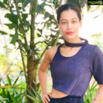 Payal Rohatgi Instagram - नमस्ते 🙏 मेरे Facebook के team page जो हमारा verified page है उसे Facebook ने block कर दिया है एक हफ़्ते से ऊपर। कहा है कि मैं hate speech या नी की नफ़रत फ़ेलाती हूँ। जो post को mark किया है वो Shaheen Baug के protestors की ज़ुबानी अपना झूट बोल रहे हैं कि कैसे कोई police वाले ने नहीं मारा उसे परंतु वो खुद नाले में गिर गयी थी इसीलिए उसे चोट आयी थी। यह पोस्ट को delete करने का मतलब मुझे अभी तक समझ नहीं आया 😡 Facebook और Instagram दो नो विदेशी platform हैं और यह दो नो platforms advertisements द्वारा पैसे कमाती है जो यह अपने platform पर promote करते हैं। यह platforms पर देश के ख़िलाफ़ बोलने वालों के page सलामत रहते हैं परंतु देश के हित में बोलने वालो के page ऐसे block कर दिए जाते हैं । क्या हमारी सरकार जो मज़बूत सरकार है और लोकतंत्र से सत्ता में आयी है वो एक foreign plafform को रोक नहीं सकती ??? वो foreign platform जो देशद्रोही ओ को आवाज़ देता है अपने प्लाट्फ़ोर्म द्वारा और देश के हित में सोचने वालों के साथ उनकी आवाज़ दबा देता है 😡 देश के minister of information and broadcasting को एक स्वदेशी platform बनाना चाहिए जहां सब अपनी आवाज़ रख सके, देश द्रोही भी शायद 🙄 मगर देश के हित में आवाज़ रखने वालों की आवाज़ नहीं दबाई जाए 🙏 #payalrohatgi