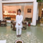 Payal Rohatgi Instagram - JNU में दंगा कौन करा रहा है ? यह सवाल सबके दिमाग़ में चल रहा है परंतु बॉलीवुड के hinduphobic लोग ABVP पर आरोप लगा रहे हैं जबकि videos है Social Media में कि JNUSU कि president ही नक़ाबपॉश लोगों को campus में घुसाकर उनसे हमला करवा कर अब यह ड्रामा कर रही है। Swara और Anurag जैसे वामपंथी लोगों तो ABVP को हिंदुत्व आतंकवादी कहकर पुकार रहे हैं जबकि हम सब ABVP के videos AIIMS में इलाज करवाते देख रहे हैं। AIIMS की बात करे तो इन Leftists को मिलने Priyanka Gandhi पहुँच गयी जिसके पास Kota जाने का वक्त नहीं है। AIIMS में भी जाकर वो सिर्फ़ Leftist लोगों को मिलना चाहती थी ना कि ABVP के छात्रों को 😡 आगे बात करते हैं की कोंग्रेस का हाथ इस पूरे JNU के दंगो में दिख रहा है क्यूँकि ABVP के छात्र registration करवा रहे थे new session का जब उनके ऊपर हमला किया Jamia के गुंडो ने।मगर कांग्रिस आँख बंध करकर सिर्फ़ RSS जो निशाना बना रही है। Sonam Kapoor और Twinkle Khanna जैसे दोगले लोग अपनी गंदी मानसिकता दिखा रहे हैं 🙏 #payalrohatgi
