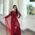 Payal Rohatgi Instagram - कांग्रिस के बहुत सारे नेता समझते हैं की मैं personal comments करती हूँ। मगर आज वो लोग कहाँ ग़ायब हों गए क्यूँकि आज कांग्रिस ने कोई booklet publish करी हैं जहां उन्होंने Veer Sawarkar की homosexual बता कर एक personal comment किया है उनकी निजी ज़िंदगी पर और यह भी कहा है कि उनका शाररिंक सम्बंध था Nathuram Godse जी के साथ। यह आरोप उन्होंने लगाया है एक किताब के आधार पर जिसका नाम है #FreedomAtMidnight। परंतु यह किताब के लेखक भी यह बात को court में साबित नहीं कर पाए परंतु यह आधार पर कांग्रिस ने यह booklet release किया। उनका मक़सद सिर्फ़ Veer Sawarkar जैसे महान क्रांतिकारी का अपमान करना था जो बहुत ज़्यादा शर्मनाक है। Uddhav Thackeray जी ने हर वक़्त कहा है कि वो Veer Sawarkar का सम्मान करते हैं परंतु अब क्या बोलेंगे यह सोचने वाली बात है क्यूँकि अब उनके partner कांग्रिस ने यह booklet release कर सिर्फ़ Sawarkar जी का अपमान करणे की मानसिकता से। क्या शिवसेना कोई complaint करेगा कांग्रिस के यह नेताओ के ख़िलाफ़ जो यह booklet छापने के पीछे हैं ? या Payal Rohatgi की करना होगा ? @studybyjanak