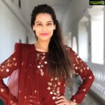 Payal Rohatgi Instagram - आज हम बात करते हैं वरिष्ठ फ़िल्म निर्माता Gulzar Saab के बारे में। अब उनकी उम्र बहुत ज़्यादा हो गयी है और शायद इसलिए वो कम काम करते हैं। जब उनको कोई event में बुलाया जाता जाता है तब वो Modi जी की बुराई करके अपने आप को news में लाते हैं। हाल में कोई event में उन्होंने कहा की वो लोगों को #Mitro करके नहीं पुकारेंगे क्यूँकि वो हमारे प्रधानमंत्री का मज़ाक़ उड़ा रहे थे। वो कहते हैं कि उन्हें डर लगता है क्यूँकि दिल्ली में जो लोग हैं वो कोई भी क़ानून लागू कर सकते हैं 🧐 क्या Gulzar Saab को इतना भी information नहीं की #CAA bill पास हुआ लोकतंत्र तरीक़े से Loksabha और RajyaSabha में ? इतने बेवक़ूफ़ कैसे हो सकते हैं ? CAA Nehru-Liyaqat pact का सरल क़ानून है। मुझे तो Gulzar जी frustrated नज़र आ रहे हैं क्यूँकि २०१३ से उन्हें कोई award नहीं मिला तो award wapasi का ड्रामा नहीं कर सकते इसलिए इस तरह news में आना चाहते हैं🙏 शायद वो intellectual आतंकवाद के प्रचारक हैं 🙏 #payalrohatgi @studybyjanak @vandymehra