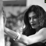 Payal Rohatgi Instagram - आज हम आप के साथ information share करेंगे की कैसे #GilgitBaltistan #POJK और #AksaiChin, J&K state का हिस्सा था जब महाराजा हरी सिंह ने letter of accession भारत के साथ १९४७ में पाकिस्तानी हमले के बाद sign किया था। कांग्रिस सरकार ने J&K state को #कश्मीर issue बना दिया परंतु कभी भी इन तीन प्रदेशों के ऊपर बात नहीं की।Gilgit Baltistan एक बहुत महत्वपूर्ण जगह है क्यूँकि यह प्रदेश ५ देशों से जुड़ा हुआ है- पाकिस्तान , Afghanistan, tazakistan, Tibet-China, और भारत। #payalrohatgi भारतीय लोगों को आज तक इस प्रदेश के बारे में नहीं पता था इसलिए हम यह video द्वारा इस प्रदेश के इतिहास के ऊपर awareness create कर रहे हैं। #payalrohatgi