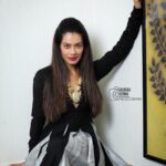 Payal Rohatgi Instagram - #Repost @gauravverma_photography with @get_repost ・・・ Shooting with @payalrohatgi for the @couture_runway_week was an amazing experience ❤️ Presenting the talent from ‘36 China Town’, ’Dhol’, ‘Bigg Boss 2’ and many more Television shows and Movies. Show your love and support with the comments and shares on the post 👌🏻 . 🔥 कुछ प्रधान मंत्री ख़ुद को अहेमियत महसूस करवाने के चक्कर में #BharatRatna दिलवाते हैं और कुछ इतिहासिक काम करके ख़ुद ही इतिहासिक बन जाते हैं। श्री #NarendraModi वो दूसरे PM हैं जिन्होंने #Article370 को निकाला भारत के सविधान से। Ghulam Nabi जैसे कांग्रिस के नेता तो Rahul Gandhi से भी ज़्यादा बेवक़ूफ़ या फिर लूटेरे हैं जिन्होंने सिर्फ़ भारत देश में सत्ता पाने के लिए यह Article भारत के संविधान में ७० साल से रखा था। और आज जब यह निकाल गया President order द्वारा तो खाना हज़म नहीं हो रहा। रही बात Shobha De जैसी नक़ली लेखक की जो कश्मीर मुद्दे को मुंबई के traffic से compare करने की कोशिश करती है वो जाने अनजाने में भारत की सेना का मज़ाक़ उड़ा रही है उनके बलिदानो को ऐसे compare करके। शर्म आती है। मुझे ऐसे intellectuals पर।
