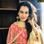 Payal Rohatgi Instagram - #गोडसे के समर्थन मात्र से तुम हिन्दू डर रहे हो वो अपने बच्चों का नाम भी गर्व से #तैमूर(लुटेरे) के रख रहे हैं #ExitPoll2019 #Godse #दुर्भाग्य #MondayMotivation #JeetegaToModiHi #PayalRohatgi