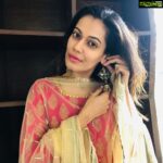 Payal Rohatgi Instagram - #गोडसे के समर्थन मात्र से तुम हिन्दू डर रहे हो वो अपने बच्चों का नाम भी गर्व से #तैमूर(लुटेरे) के रख रहे हैं #ExitPoll2019 #Godse #दुर्भाग्य #MondayMotivation #JeetegaToModiHi #PayalRohatgi