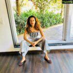 Payal Rohatgi Instagram - लोगों खो रहा हु में, समजदार हो रहा हु में 🙏 जो पथर चोट लगकर टूट जाता है वो कंकर बन जाता है और जो पथर वो चोट को सह जाता है वो शंकर बन जाता है 🙏 #payalrohatgi #paayalrohatgi