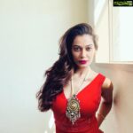 Payal Rohatgi Instagram - क्या अंतर है #Religious matter मैं और #Humanrights matter मैं ? #Feminists ने कभी भी section 497 पे ( जो कुछ महीने पहले तक एक जुर्म था) सवाल नहीं उठाए जहाँ एक #IndianWife का master था एक #IndianHusband।Supreme court ने section 497 को decriminalise करते हुए कहा था कि Husband is Not the Master of His Wife तो फिर भाई और बहनो #IndianMuslim husband कैसे अभी तक Master बनके अपनी wife को ३ शब्द कहकर तलाक़ देते हुए आ रहा था 🤪। #TripleTalaqBill का पास होना अब section 497 के रद होने के बाद और भी ज़्यादा आसान हो जाना चाहिए। मगर आसचार्य जनक बात यह है की अभी तक १५० साल पुराना section497 law valid tha और अभी रद हुआ है, और #TripleTalaqBill को pass करने की कोशिश की जा रही है 🙏 भारत के Feminists और HumanRights वाले उनके मालिक कांग्रिस की तरह दोगले है 🙏#jaishreeram