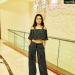 Payal Rohatgi Instagram - #paayalrohatgi 😆 Autumn shows how beautiful it is to let things go...... #paayalrohatgi #actinglife #shootingday #photooftheday #photos #thinkdifferentlivedifferent #beautifulday  #bollywood #hollywood #instagram #instago #photos #breakingtherules #bringmethehorizon #outfitoftheday #outofthebox #lifehacks #lifequotes
