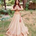 Payal Rohatgi Instagram - Quality over quantity.... #paayalrohatgi #wishes #actress #beautifulday #beautifulwomen #photooftheday #outfitoftheday #festivaloflights #festivalfashion #instagram #instagramhub #picture #beautifuldestinations #diwali #newyear2017 #newyear #indianfestival #bollywoodactress #hollywood #photography #diwali2017 #diwalifashion
