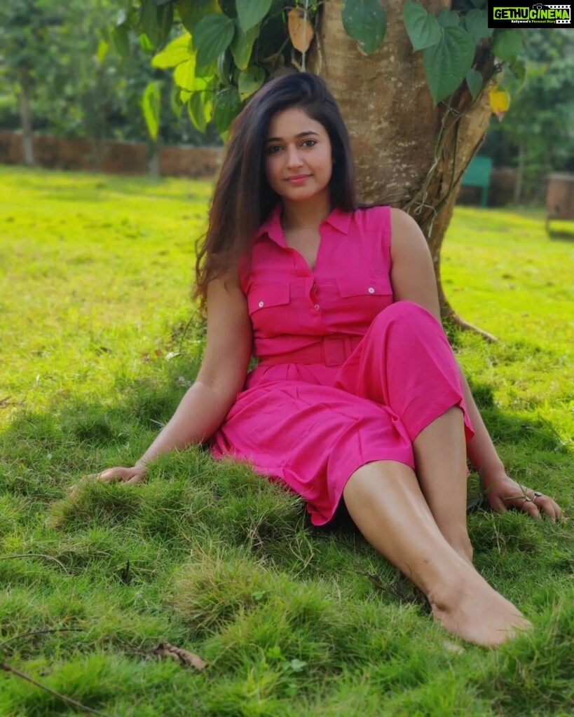 Actress Poonam Bajwa HD Photos and Wallpapers February 2022 - Gethu Cinema