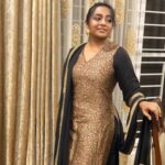 Poornima Bhagyaraj Instagram - Classic for any occasion . Outfit by my team @poornima_bhagyaraj . Model @sharanyabhagyaraj