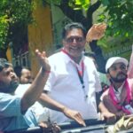 Prakash Raj Instagram - Prakashraj campaigning at CV Raman Nagar today. Pink is the colour of the season . #alternatepolitics on the way . #whistlegevotehaaki #serialno14 #bangslorecentral #independentcandidate Chamrajpet