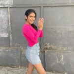 Priya Varrier Instagram - These steps are super fun and this beat is on repeat in my Playlist. 💃🙌🏻 This is your chance to be a part of the #SwipeRighMaterial music video with @gururandhawa @anirudhofficial and @deepa_deemc 😍 All you need to do is follow the dance steps and upload your video using #SwipeRightMaterial #TinderIndia and tag @tinder_india🔥 #SwipeRightMaterial #TinderIndia #Trendingreels #reelitfeelit