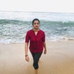 Priyanka Nair Instagram - കടലോളം പ്രണയം കടലിനോട്🌊 - - - #sea#travellover#travel#sealove#addicted#priyankanair#waves#southindianactress#malluactress#tollywood#bollywood#kollywood#sandalwood#trivandrum