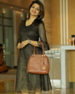Priyanka Nair Instagram - Swipe👉pc- @shalupeyad , wearing @aanunobby 😍 -
-
-
#ammageneralbodymeeting#priyankanair#inblack#damilano#damilanobags#priyanka#southindianactor#malluactress#fitness#lovetobehappy#friendstogether#gettogether#amma#meetingtime#president#lalettan#mohanlal#mammookka#actors#malayalam#cinema#photoshoot#breaktime#hyatt#grandhyatt#kochi#damilano#damilanobags#amma#reunion#bolgattypalace#instagram