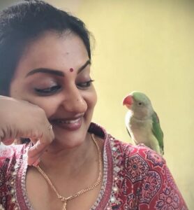 Priyanka Nair Instagram - World forestry day !
All you need is love 💓 
#birdslove #candid#parrotstagram