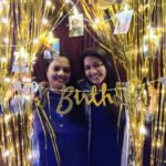 Rachitha Mahalakshmi Instagram - Look at that Happy ND surprised face.... 😃😃😃😃😃😃😃 Just waoooo.... Can do anything to c that..... ❤️🥰❤️🥰❤️🥰❤️🥰❤️🥰❤️ Am always here to spread happiness..... ❤️ @ggvoiceartist 🎂🎁🥳🎉🎁🥳🎈🎉👯‍♀️💃🎊🥳.... U deserve all my love.... : @sia.gifts ❤️ that's an amazing frame I must tell... Perfect one..... 🤝😇 And thanku my dear @the_jaz_cakes for making this lovely cake , 🙌😇