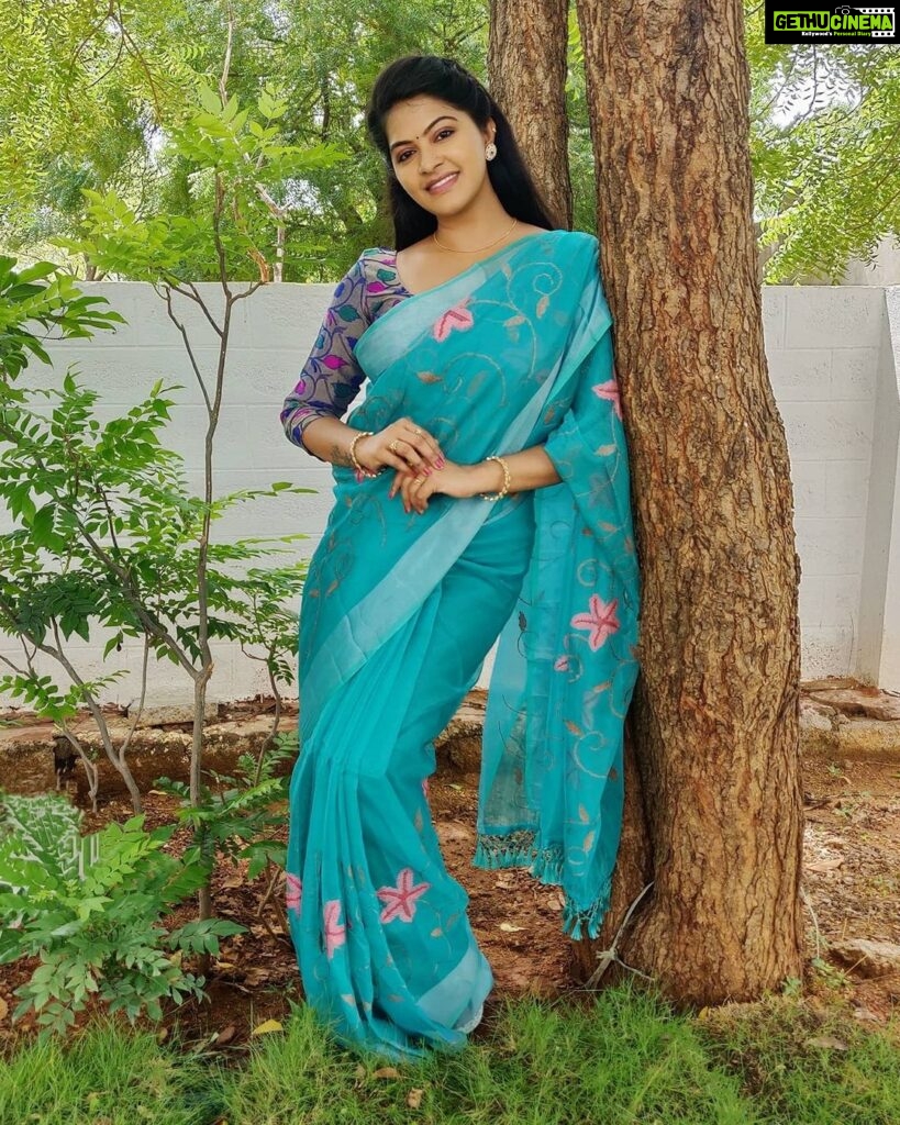 Rachitha Mahalakshmi Instagram - Homely me 😇😇😇😇😇 Saree love ...