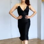 Ragini Dwivedi Instagram - When @rudraksh_dwivedi comes back in town …💃this much is absolutely worth it amazing collections @rudrakshdwivedi get your pieces now ❤️#colorsreel #happytimes #loveislove #coloursoflove #reelsinstagram #happyme #sibblinglove #blessed #bengaluru #homesweethome #karnataka #reelkarofeelkaro #reelitfeelit #reelsvideo #reelindia #happypride #happypridemonth #reelitfeelit❤️❤️ #videoshoot #trendingreels #trendingsongs #trendingnow