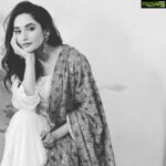 Ragini Dwivedi Instagram - HEY THERE 😏😻 How’s the Sunday treating you .. do u like a colour picture or black and white ? #raginidwivedi #loveislove #portraitphotography #pictureoftheday #indianwear #actor #enterpreneur #socialworker #influencerstyle #influencerlife #loveyourself #trysomethingnew #sundayvibes #sundaymood☀️