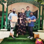 Ragini Dwivedi Instagram - RDWELFARE keeps it up with pride .....❤️With the blessings of @shazia_khan_chef__ Maam ❤️❤️ The security and bouncers all around have no jobs or work now ....they help us protect us .... now let’s do our bit to help them ..... #raginidwivedi #nimmagagi #love #bengaluru #karnataka #pride #RDWELFARE Bangalore, India