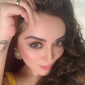 Ragini Nandwani Instagram - A girl should be two things : classy and fabulous. 👸
#ragininandwani #classy #fabulous #smile #happy #saree #indian #grace #cute #beauty #beautiful #pretty #prettygirls #traditional #india #friday #monsoon #flowers #love #family #instadaily #instabeauty #tv #tvactress #actor #bollywood #indianactress #hollywood #hollywoodstudios