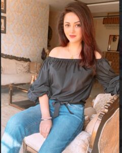 Ragini Nandwani Instagram - Hustle for the pretty things😊👸

#ragininandwani #mumbai #selfie #pretty #family #love #smile #cutegirls😘 #cute #happy #monsoon #eveningvibes #indianactress #indiangirl #love #happiness #tvactress #actress #bollywood #hollywoodstudios #glamour #makeup #instabeauty