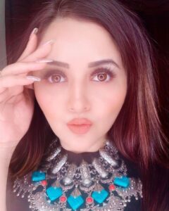 Ragini Nandwani Instagram - Happy Weekend!!! 🍹😊

#ragininandwani #friyay #weekend #closeup #selfie #eyes #happy #pretty #cute #indianactress #indiangirl #smile #family #tv #movies #tvactress #bollywood #fashion #glamour #makeup #hollywoodstudios #model #style
