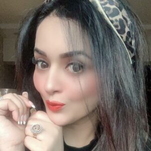 Ragini Nandwani Instagram - Hello! 🙃

#ragininandwani #love #pretty #smile #selfie #indian #happy #beautiful #beautifulgirls #makeup #prettygirls #tvactress #bollywood #instabeauty #instagood #fashion #hair #hollywoodstudios