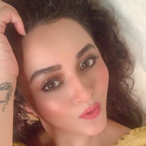Ragini Nandwani Instagram - A girl should be two things : classy and fabulous. 👸
#ragininandwani #classy #fabulous #smile #happy #saree #indian #grace #cute #beauty #beautiful #pretty #prettygirls #traditional #india #friday #monsoon #flowers #love #family #instadaily #instabeauty #tv #tvactress #actor #bollywood #indianactress #hollywood #hollywoodstudios