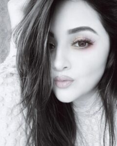 Ragini Nandwani Instagram - Color is everything, Black & White is more. 👸

#ragininandwani #blackandwhitephotography #blackandwhite #portrait #selfie #colors #grey #pretty #cute #smile #happy #flowers #family #actress #indianactress #tv #movies #bollywood #hollywood #hollywoodstudios #monsoon #thursday