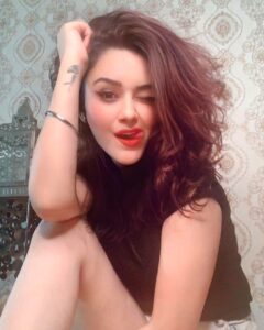 Ragini Nandwani Instagram - Watcha lookin at!!!😉 #ragininandwani #home #love #family #smile #happy #tuesday #blacklivesmatters #black #movies #mumbai #unlock #wink #selfie #pretty #gorgeous #cute #naughty #funny #bollywood #tuesday #tv #actress #model #hollywood #hollywoodstudios #indian #indianac