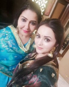 Ragini Nandwani Instagram - Happy Mother's Day!!! 🌸♥️
#ragininandwani #mothersday #mother #family #love #happy #smile #cute #pretty #sunday #instabeauty #tv #movies  #bollywood