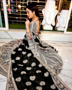 Ragini Nandwani Instagram - Slay it #ethnicwear #actor #shooting #costumedesign #happydiwali #happiness #actresslife #fanpage #blackandwhite #create #festivevibes #charm #play #drama #acting #flowerstagram