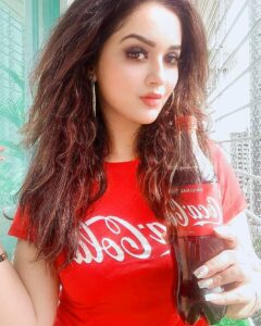 Ragini Nandwani Instagram - 'Always Coca Cola' 😂
Just for fun what's your favourite beverage?

#ragininandwani #cocacola #love #red #smile #fashion #trending #monsoon #beverage #bollywood #mollywood #pretty #prettygirls #euro2021 #ronaldo #actor #movies #indiangirls #tv #instabeauty
