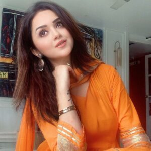Ragini Nandwani Instagram - Rise and shine. 💋

#ragininandwani #orangedress #summer #indoor #prettywoman #girl #girlpower #jewellery #smile #happiness