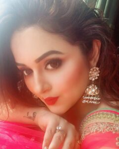 Ragini Nandwani Instagram - Wishing everyone a happy, healthy and prosperous Eid!

#ragininandwani #eidmubarak #eid #traditional #indianwear #makeup #pretty #prettygirls #indiangirls #beauty #happy #smile #pink #makeup #selfie #instabeauty #2021 #mumbai #tvactress #indiantelevision #indianmodels #fashion #jewellery #cutegirls #love #festival #weekend #bollywood #tv