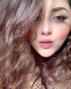 Ragini Nandwani Instagram - 💋💋

#ragininandwani #mondaymotivation #monday #movies #pretty #makeup #glamour #beautiful #prettygirls #indiangirls #tvactress #bollywood #kollywood #movies #smile #happy #love #instabeauty #selfie #cute #fashion #closeup
