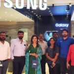 Ramya Pandian Instagram – Happy launching #samsungnote10lite at Samsung store @marinamallchennai 
Happy me and happy customers 😄

@balaji.ramachandran
@samsungindia 
Costumes @thisadesignstudio 
Earrings @original_narayanapearls

#ramyapandian