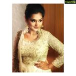 Remya Nambeesan Instagram - All dressed up 😍 Styling: @poorts_20 Make up : @artistrybyolivia Hair : @kavikavitha1322 Wearing @fatiz_bridal_emporio #ilaiyaraja75 #singerlife #insta #instagram #instalife #instalifestyle #singing #life