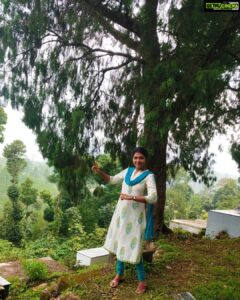 Riythvika Instagram - Good morning to all #happysunday😘 #shootmodeon🎬 #cadaver Kuttikanam - Hill Station