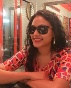 Rupa Manjari Instagram - Little Red Riding Hood in the house💃 #nofilter #throwbackthursday #red #thugpose 🤪 #friendswhotakepictures #eatingwithfriends #cafedays #whenwillthispandemicend #majormissing #insta #instadaily #instagram #instagramers #instaphoto #instagirl #chennai 

PC: @gopiprasannaa