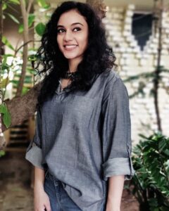 Rupa Manjari Instagram - Girls have no limitations when it comes to clothing, she can wear anything and everything with ease and can look super cool even in men's clothing!!😀😀🤓💪🏼💖 wearing @stoker_men ATTENTION BOYS AND MEN OUT THERE  check out https://stokermen.com/ for ultra cool, uber classy and comfortable casual cotton kurtas...Your girlfriends and wives will love it too and borrow it from u😜😝😁😁
PC @stoker_the_flying_monkey

#menkurta #kurtas #kurtasformen #cottonkurta #cottoncasuals #casual #casualwear #mencasual #mencasualwear #menethnicwear #ethnicwear #cottonwear #instadaily😉 #instagirl #insta #instagrammers #onlineshopping #ootd