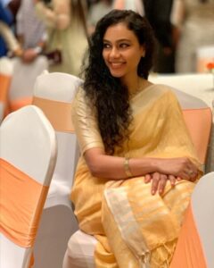 Rupa Manjari Instagram - #sareetwitter 😁😜 #saree #sareeswag #candid #instagirl #instadaily #insta #instagramers #instagram 
PC: @aadhavkannadhasan 🤗😚💛