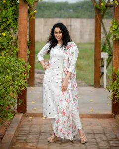 Rupa Manjari Instagram - It was lovely to collaborate wit you @magizham_boutique❤

・・・
Swan 🦢 

Cotton mirror work top and narrow fit pant with chanderi digital printed floral dupatta

Camera - @kiransaphotography 
Makeup - @chisellemakeupandhair 
Hair - @tangled_by_ila 
Accessories- @yoursethnically 
Stylist - @navadevi.rajkumar 

#chanderisilk #chanderilines #fulldress #shoppingonline #magizhamdresses #magizham_boutique #diwali2020 #diwalidress #fullsleeve #bigflare #diwaliedit #tradionaldress #festivedress #festivewear #onlineshopping #RupaManjari