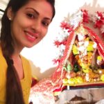 Sadha Instagram - And a selfieee with Bappaaa!!! 😀🙈 #indianfestival #ganeshchaturthi #ganapatibappamorya