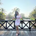 Sakshi Agarwal Instagram – Sometimes we just need some time in a beautiful space to clear our head💞 
.
#pink #floral #sheendress #netsleeves #myfavourite #trendy #stylish #aldo #lagoon #pinkflowers #beautifullocation #luxurytraveller The Leela Goa