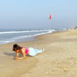 Sakshi Agarwal Instagram - Your biggest competition is you and only You! Whichever city , your effort and hardwork should remain consistent! Location doesn’t matter , season doesn’t matter 💞 . Swipe🔛 for more routines . Workout routine includes all my favourites for a quick side and core workout ! Also managed to get the kettlebell to the beach❤️ . #workout #fitfam #fitness #beachfitness #beachworkout #waves #water #motivation #goals #abs #sides #core #kettlebell #beachcardio The Leela Goa