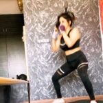 Sakshi Agarwal Instagram - Such a beautiful day for a full Body workout😍 More power to all of you💪💪🔥🔥🥰🥰 - 👉👉👉👉👉👉Swipe for all the videos👉👉👉👉 12 Reps Lateral Raise Squat to Front Raise 12 Reps Dumbell Halo to Static Lateral Lounge 12 Reps Lunge Renegade Row to Jumping Lunge 12 Reps of HIIT circuit - Remember its human to bloat on certain days so if you feeling all puffy and bloated , dont worry no one in this World is Perfect and you are just Beautiful the way you are🔥 - I feel bloated too and I am not ashamed of it, it could be hormonal or just gastric, the right diet will help you overcome it💪🔥 Make sure you engage your core at all times during this workout❤️🥰 - Get out of your bed, hit the pandemic weekend blues by nailing your HIIT for the day❤️ . #fitfam #fitness #workout #fitnessjourney #motivation #hiit #core #homeworkout #fullbodyworkout #workoutathome #whatiwore #biggboss #biggbosstamil #hardwork #nevergiveup Chennai, India